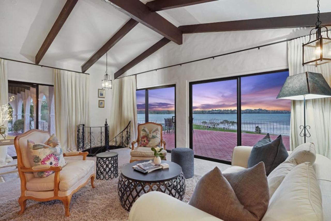 Magnificent Beachfront Mansion - Pool - Fireplace Auckland Eksteriør billede
