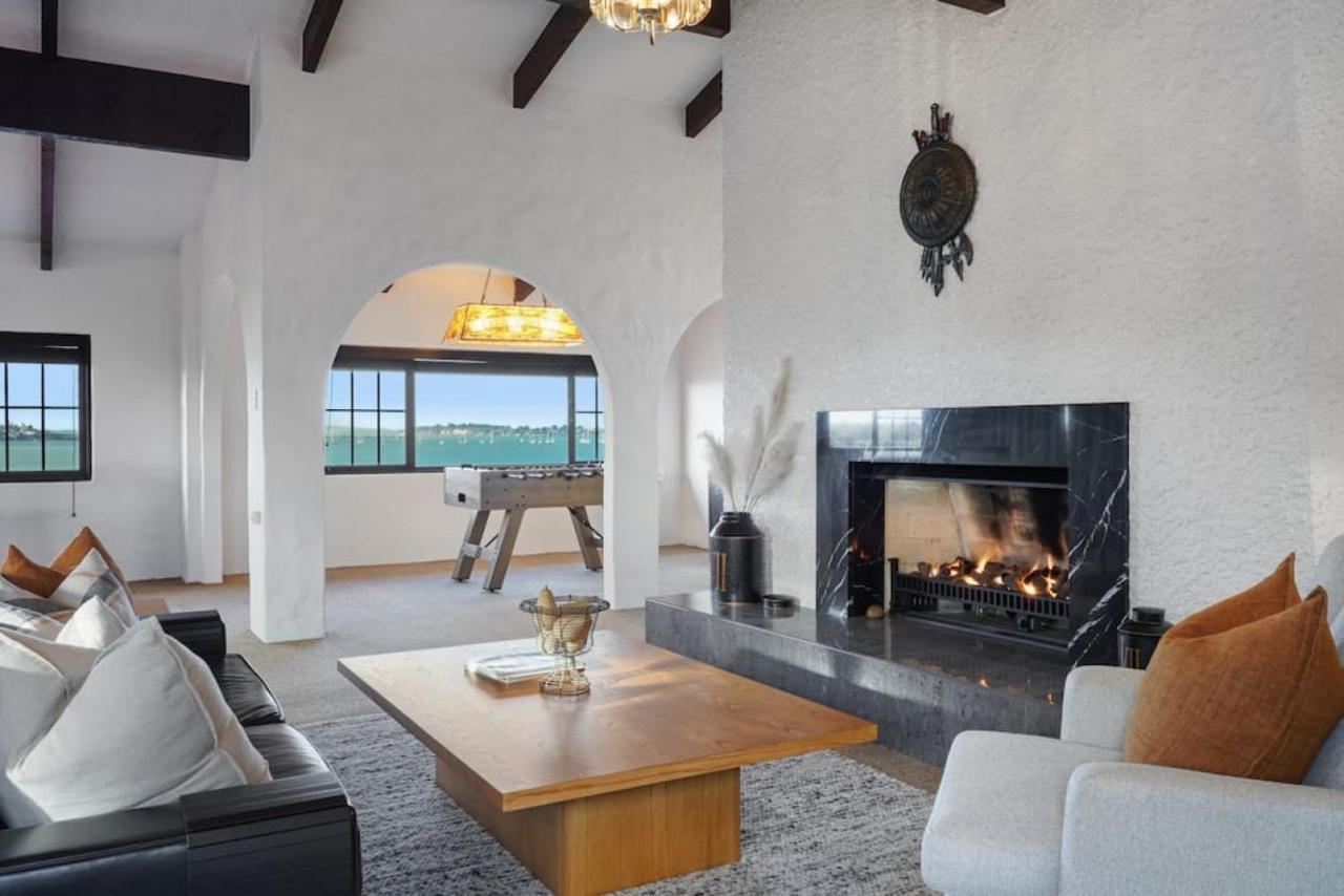 Magnificent Beachfront Mansion - Pool - Fireplace Auckland Eksteriør billede
