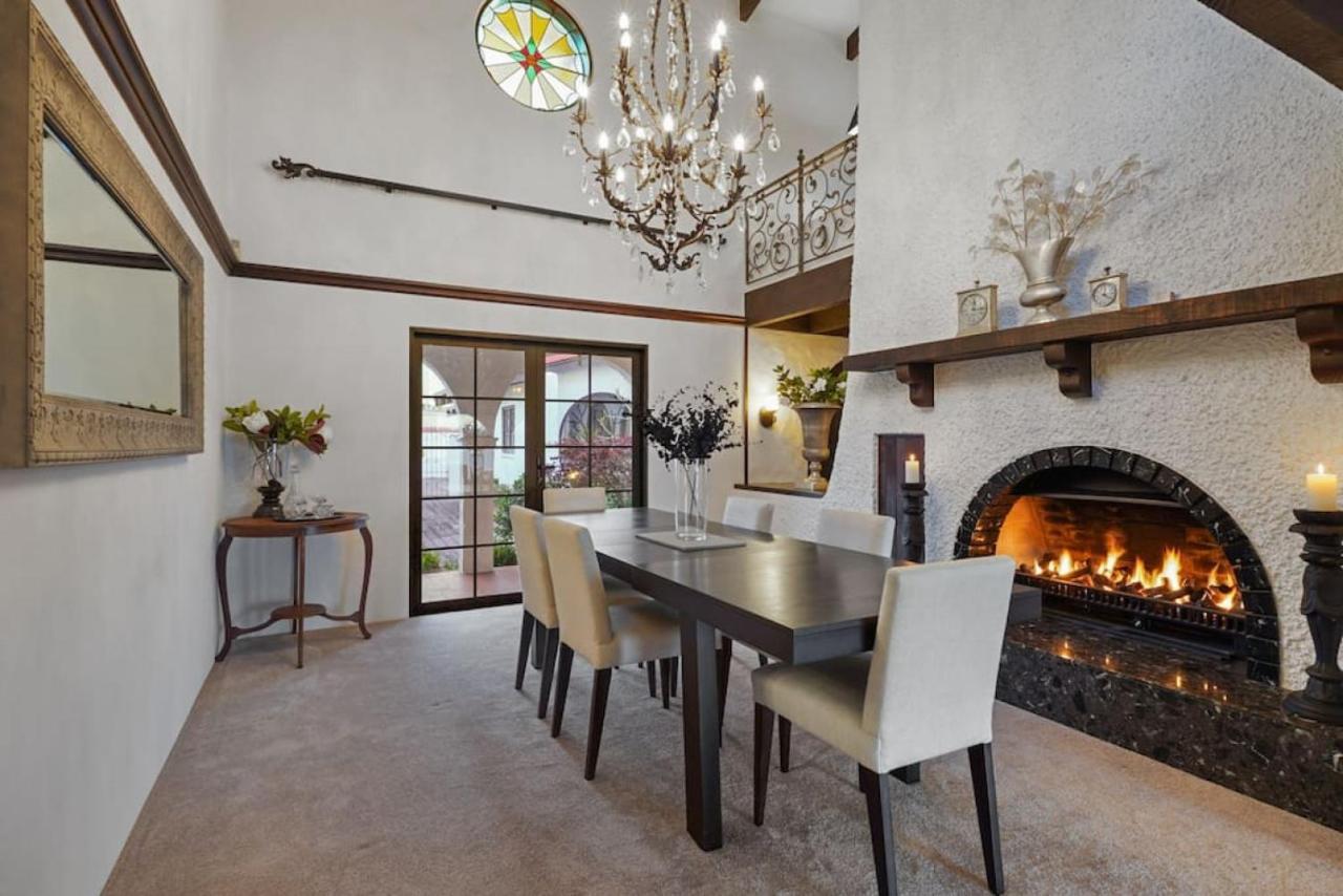 Magnificent Beachfront Mansion - Pool - Fireplace Auckland Eksteriør billede