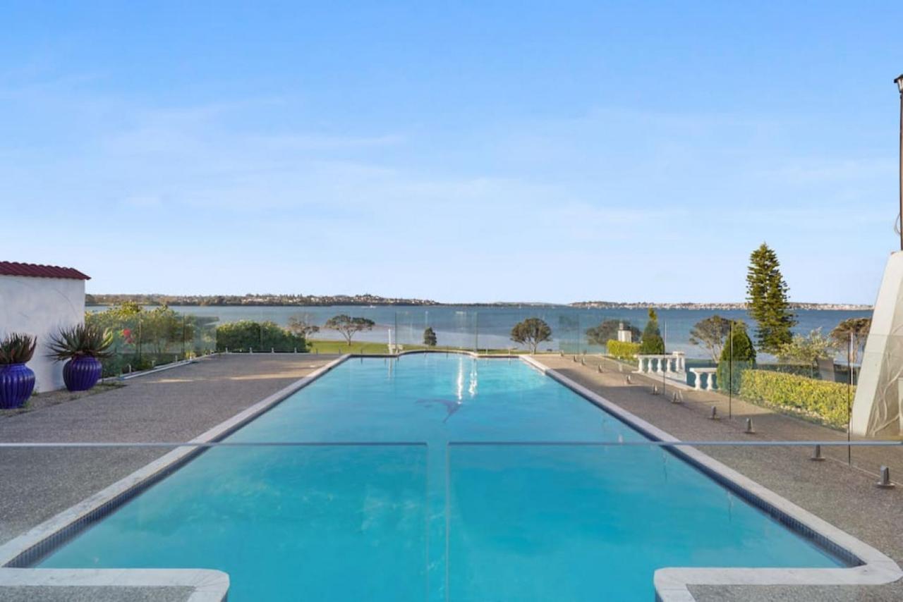 Magnificent Beachfront Mansion - Pool - Fireplace Auckland Eksteriør billede