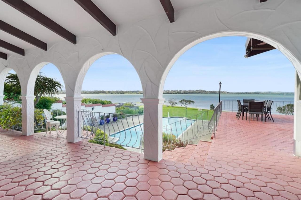 Magnificent Beachfront Mansion - Pool - Fireplace Auckland Eksteriør billede