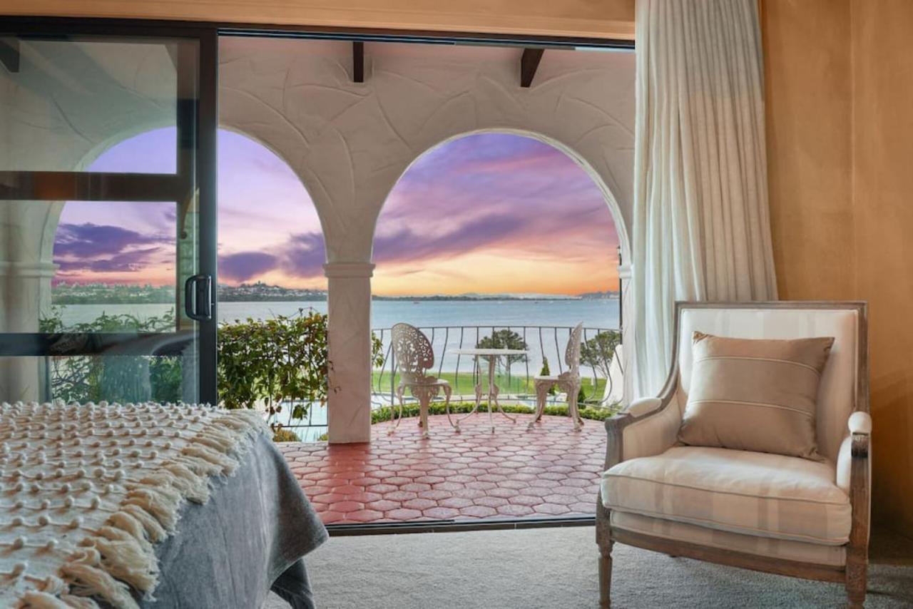 Magnificent Beachfront Mansion - Pool - Fireplace Auckland Eksteriør billede