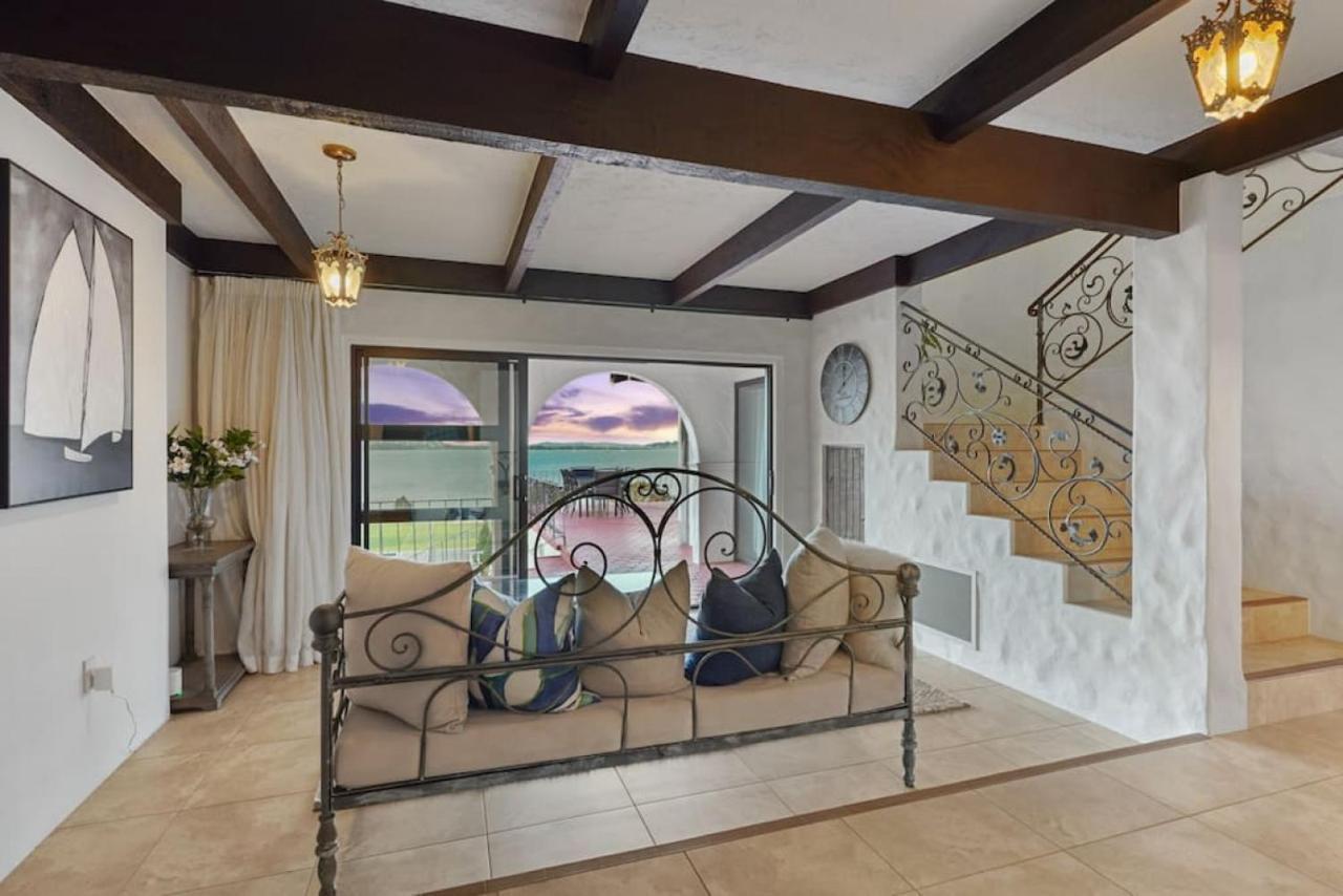 Magnificent Beachfront Mansion - Pool - Fireplace Auckland Eksteriør billede