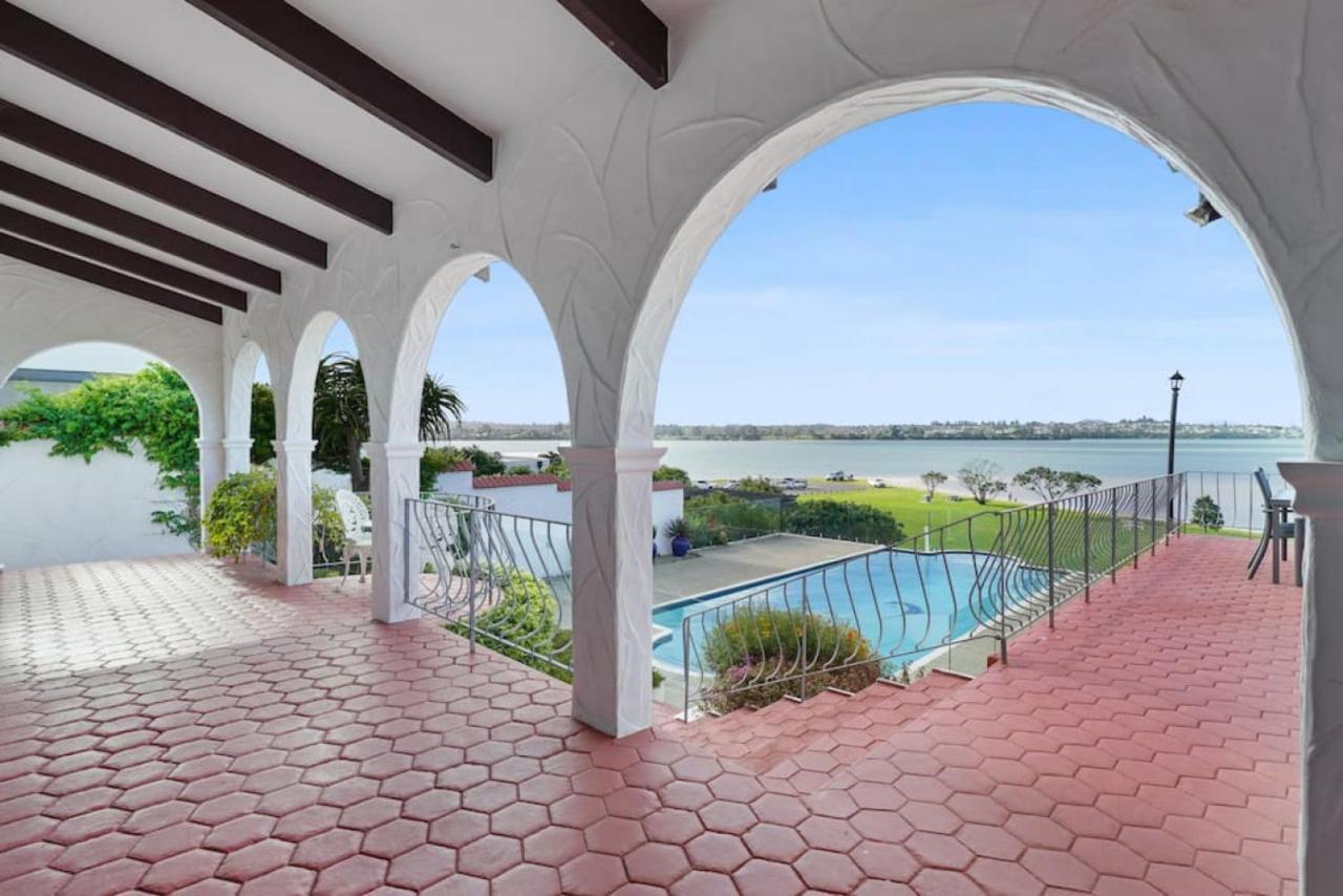 Magnificent Beachfront Mansion - Pool - Fireplace Auckland Eksteriør billede