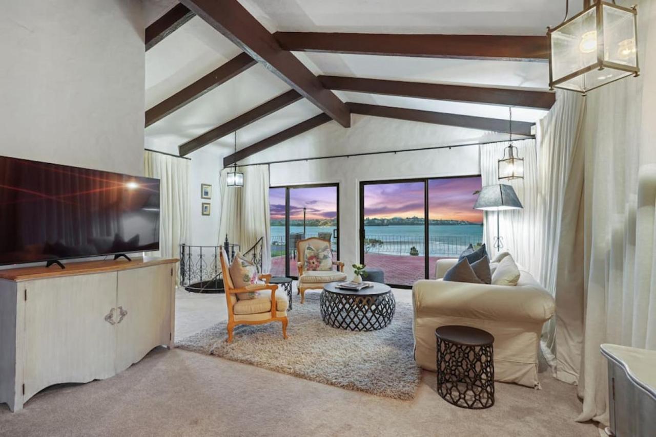 Magnificent Beachfront Mansion - Pool - Fireplace Auckland Eksteriør billede