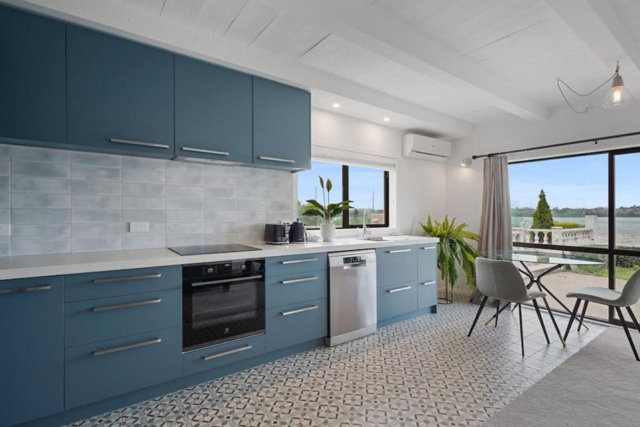 Magnificent Beachfront Mansion - Pool - Fireplace Auckland Eksteriør billede