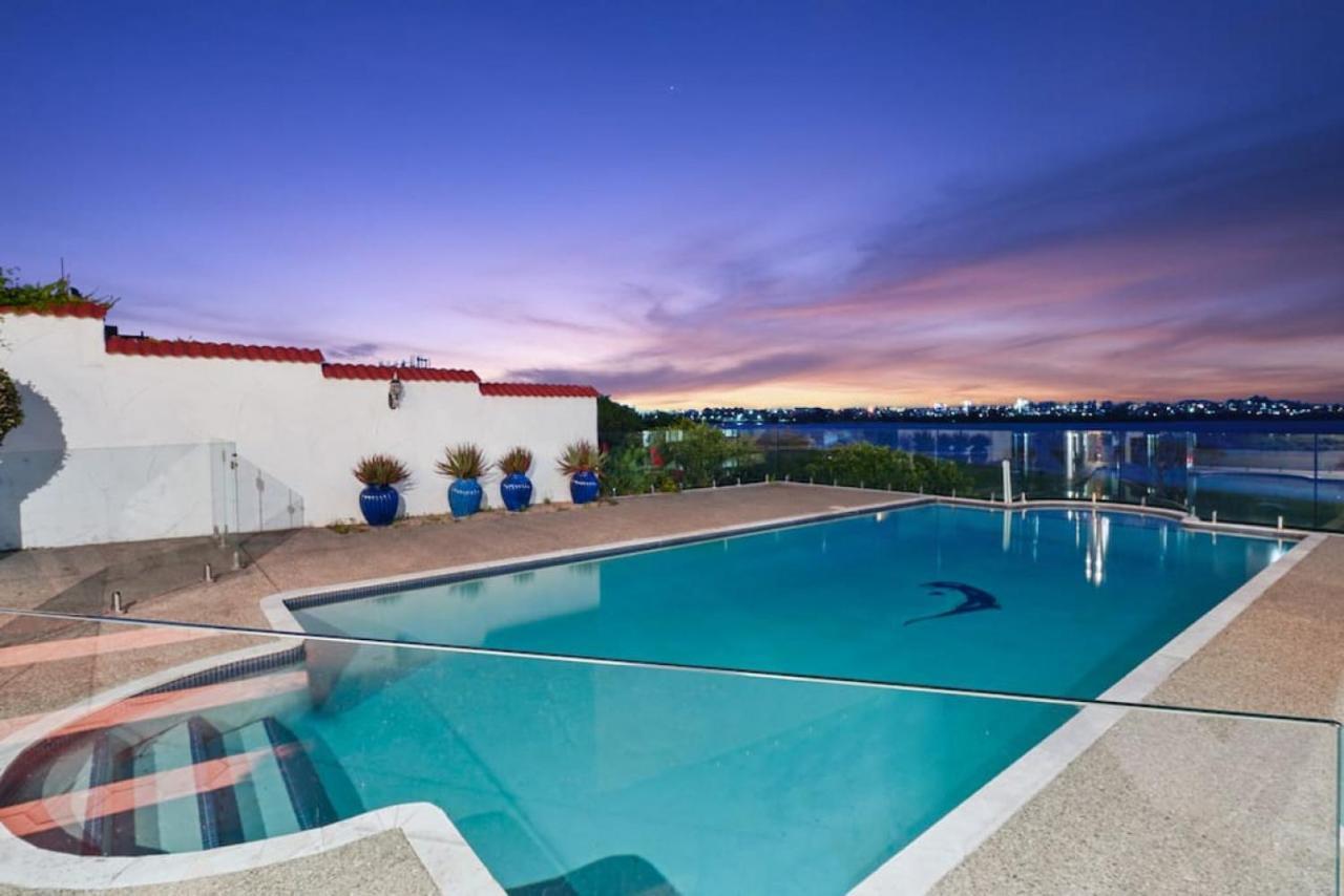 Magnificent Beachfront Mansion - Pool - Fireplace Auckland Eksteriør billede