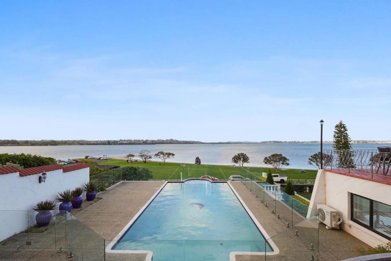 Magnificent Beachfront Mansion - Pool - Fireplace Auckland Eksteriør billede